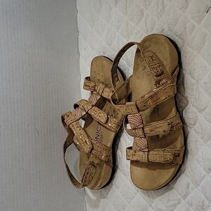 Vionic Orthaheel Women's Sandals  Size 6 Tan